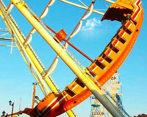 Pirate ship thrill ride