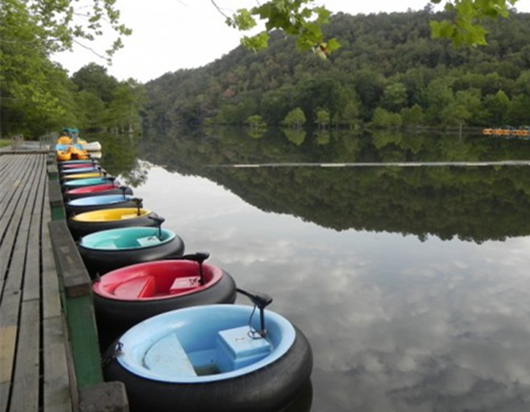 Water park motorized bumper boats for fun